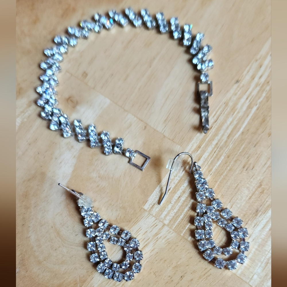 Sparkly Rhinestone Bracelet and Earring Set